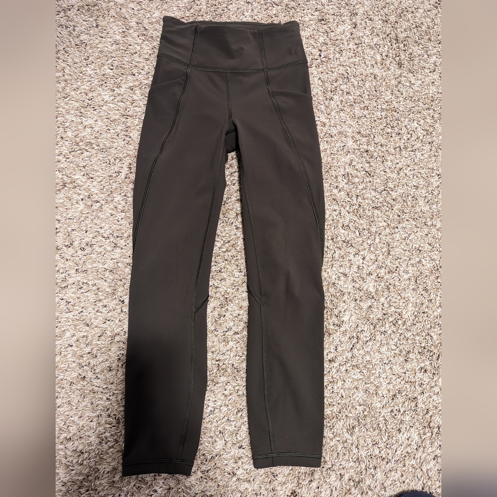 Lululemon time to sweat crop 23 Full on Luxtreme dark olive